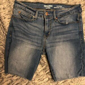 Levis Denizen Womens Modern Shorts Size 4/27W Light Wash Cut-off Bermuda Denim